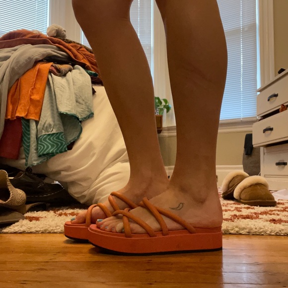 Platform slides - Picture 3 of 3